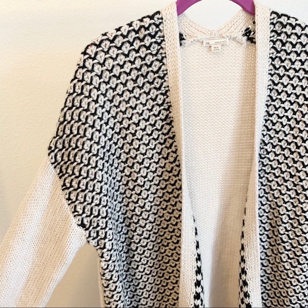 GAP Patterned Cardigan - Picture 2 of 6